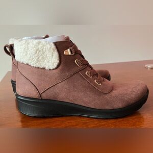 Bzees Women's Garner Machine Washable Shearling Ankle Bootie Sepia (Brown) 8.5 M